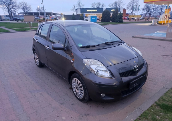 Toyota Yaris cena 18999 przebieg: 142000, rok produkcji 2010 z Strzegom małe 37